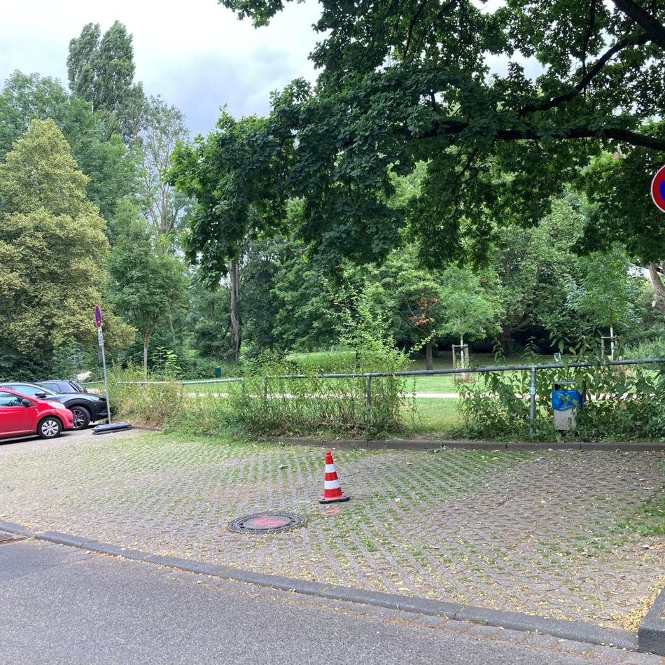 Nahe Rehbock-Anlage in Leverkusen-Opladen: Unsichtbare Baustelle sorgt für Verwirrung