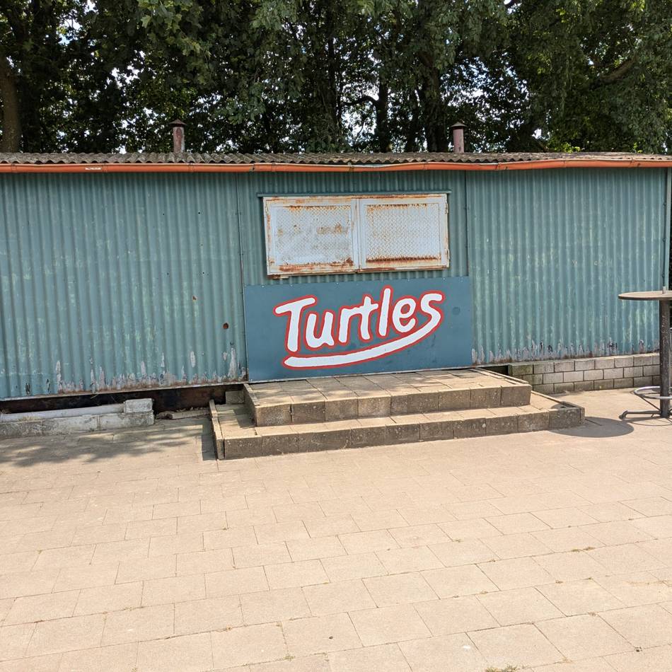 Hoffen auf weniger Vandalismus: Neue Container für die Kapellen Turtles aus Grevenbroich