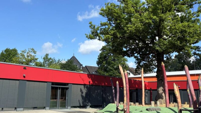 Grundschulen in Wermelskirchen: Eine alte Eiche als Mittelpunkt