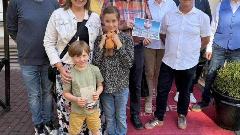 Rotary-Club Xanten: Familie gewinnt 2000-Euro-Reisegutschein bei Glücksei-Verlosung