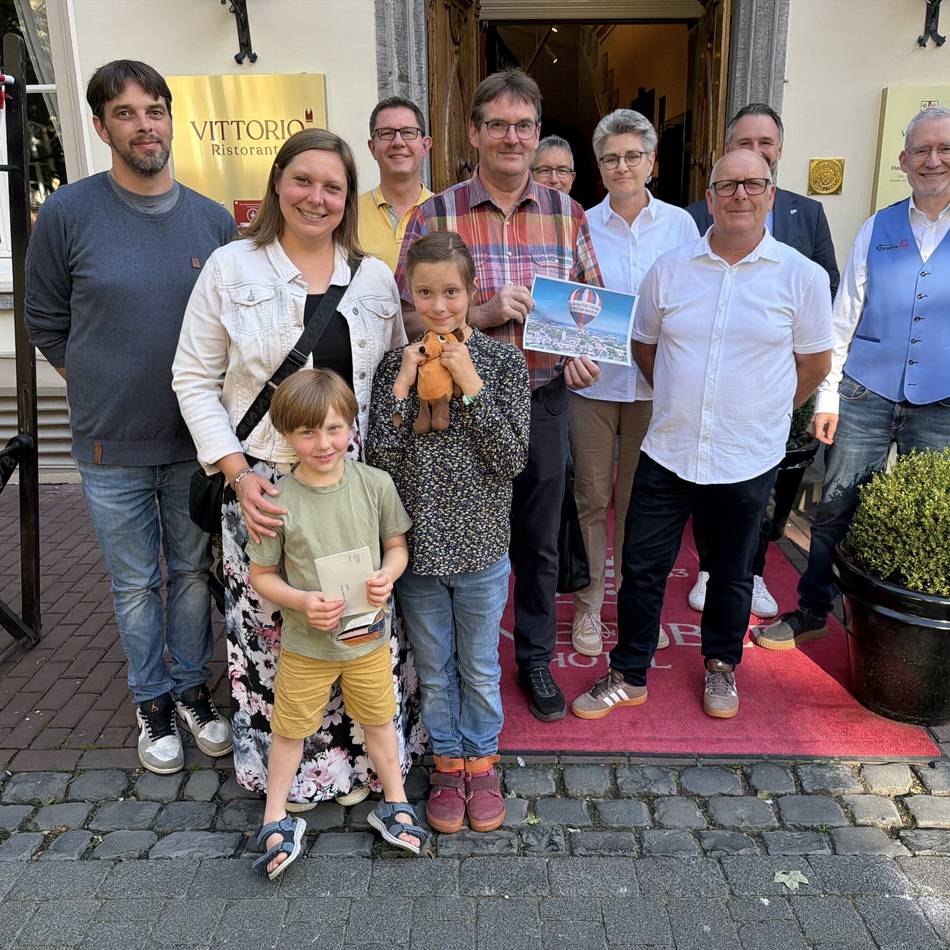 Rotary-Club Xanten: Familie gewinnt 2000-Euro-Reisegutschein bei Glücksei-Verlosung