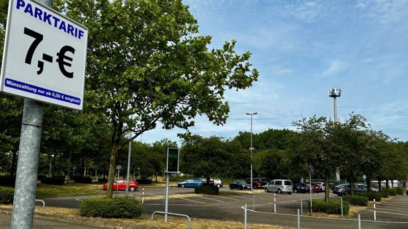 Nach der Olé-Party in Mönchengladbach: Konzertbesucherin kritisiert doppelte Parkgebühr