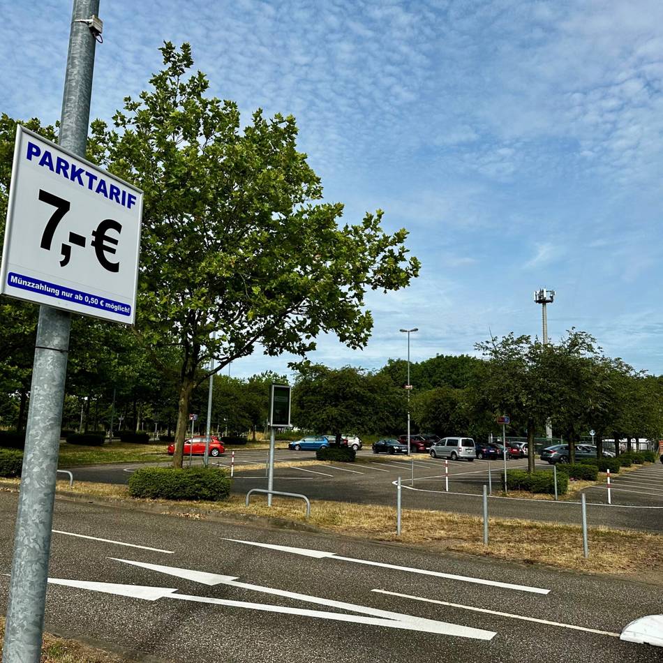 Nach der Olé-Party in Mönchengladbach: Konzertbesucherin kritisiert doppelte Parkgebühr
