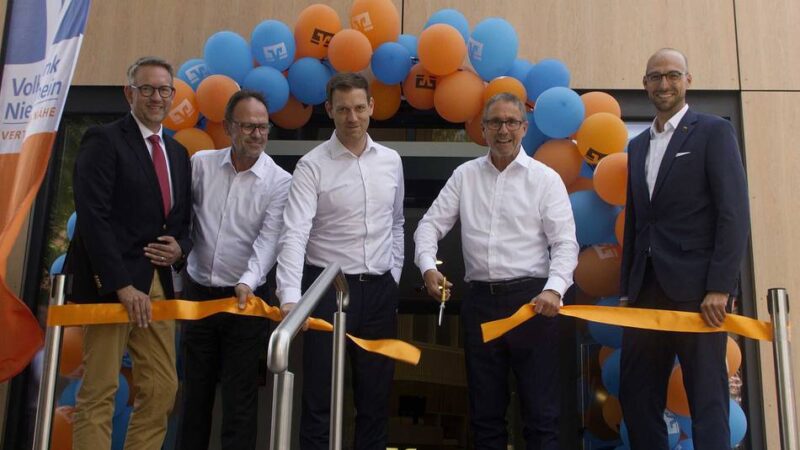 Wiedereröffnung der Geschäftsstelle: Volksbank Niederrhein setzt ein „Zeichen für den Standort Alpen“
