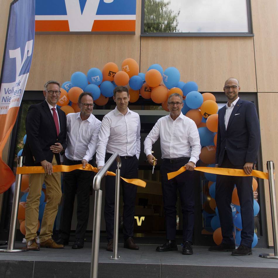 Wiedereröffnung der Geschäftsstelle: Volksbank Niederrhein setzt ein „Zeichen für den Standort Alpen“