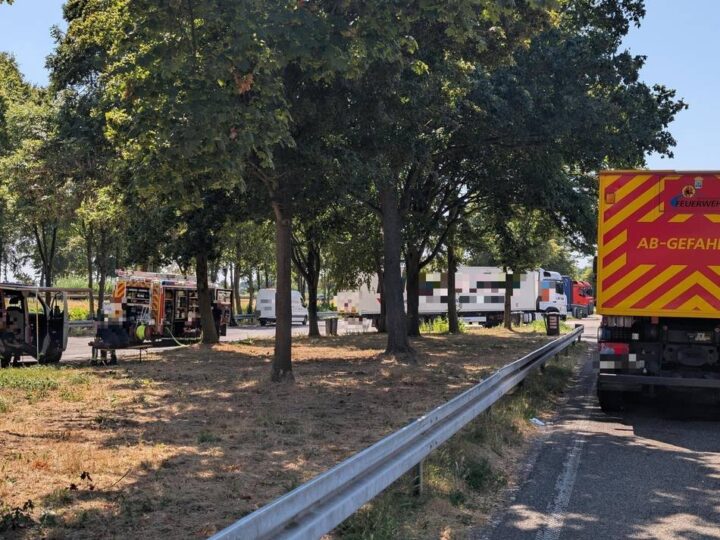 Feuerwehr Mönchengladbach im Einsatz: Autobahnparkplatz Herrather Linde gesperrt – Gefahrenstoff ausgetreten