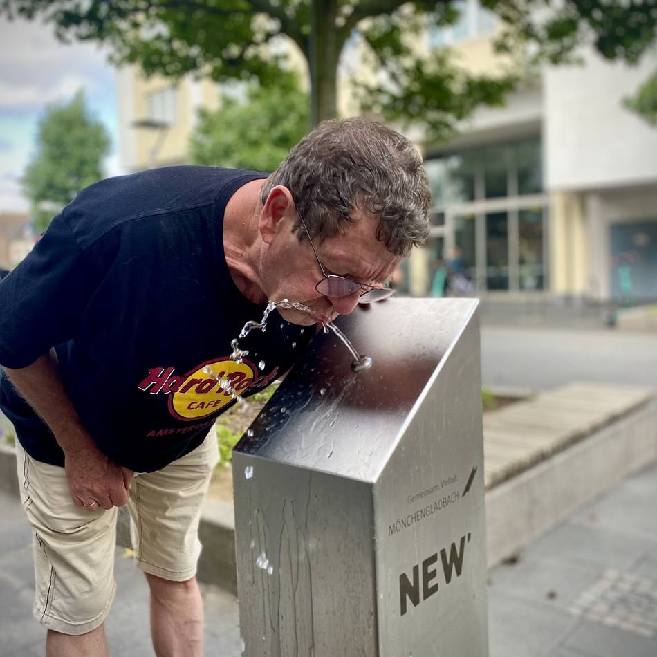 Zwischen Erfrischung und Hygienebedenken: So werden die Trinkwasserspender in Mönchengladbach angenommen