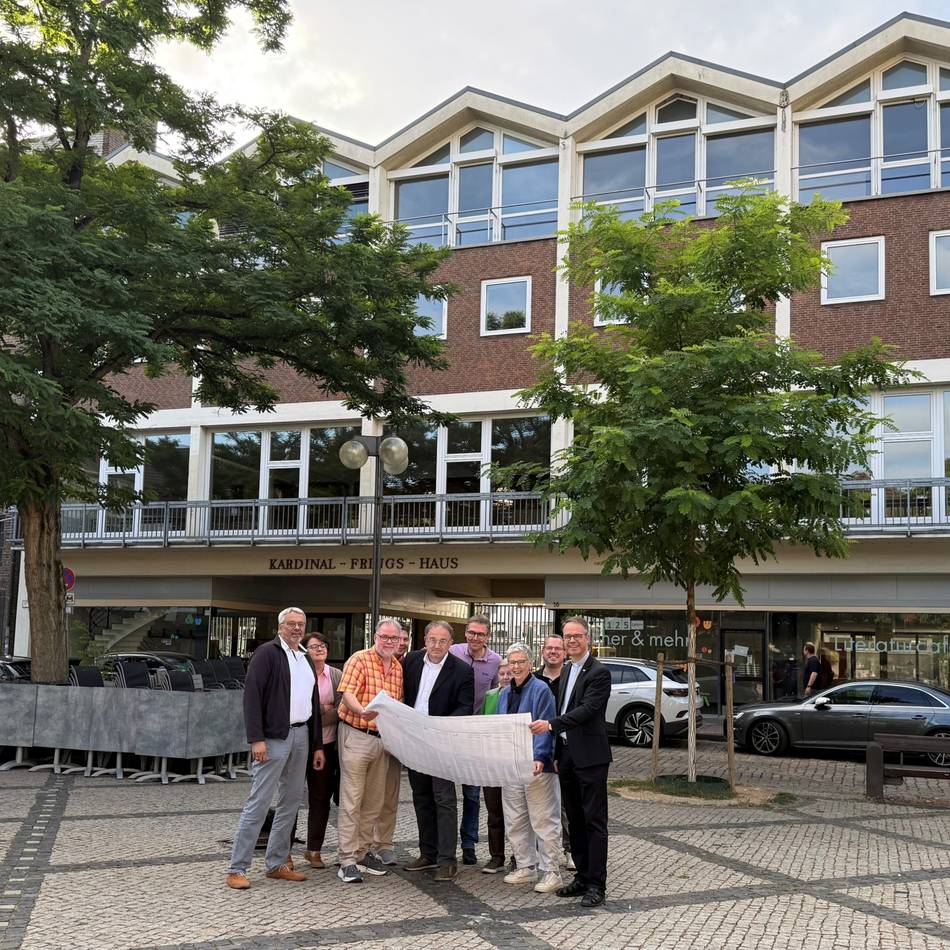 Neues Zentrum am Münsterplatz: Katholische Kirche baut Kardinal-Frings-Haus in Neuss für Millionen um