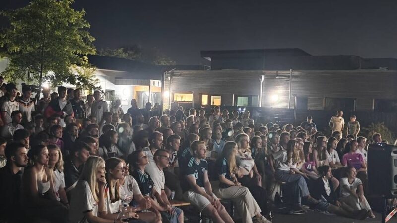 Public Viewing in Mettmann: „Wir packen jetzt die Deutschland-Deko wieder in den Keller“