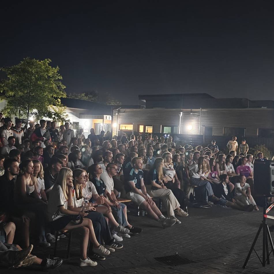 Public Viewing in Mettmann: „Wir packen jetzt die Deutschland-Deko wieder in den Keller“