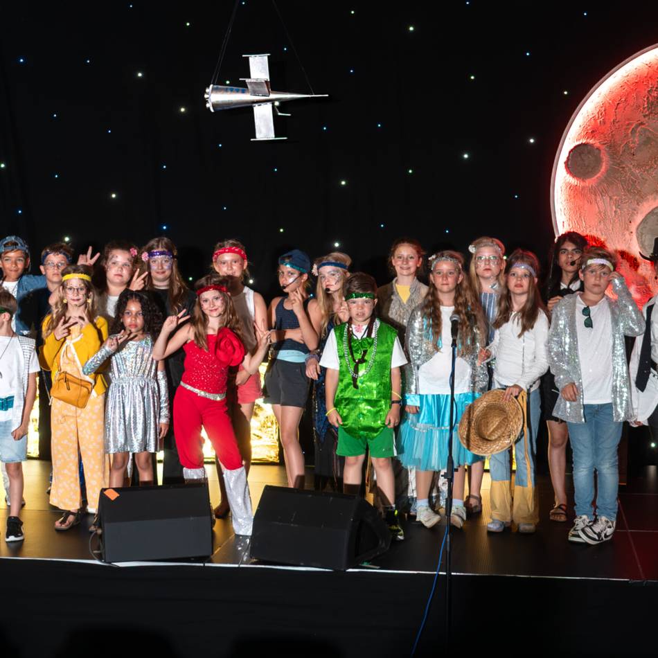 Musical-AG der St.-Michael-Schule: „Supertroupers“ begeistert in der Gelderlandhalle