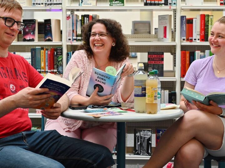 Neues Angebot in Wermelskirchen: „Silent Reading Party“ bringt Leser zusammen