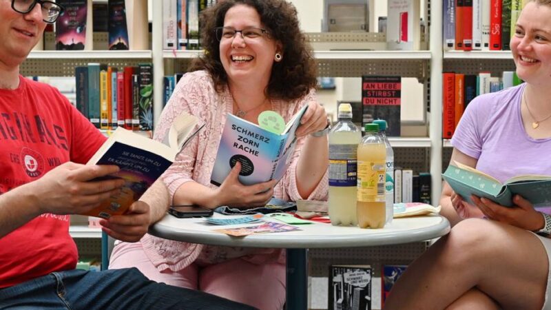 Neues Angebot in Wermelskirchen: „Silent Reading Party“ bringt Leser zusammen