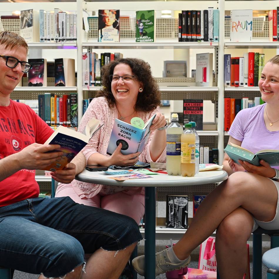 Neues Angebot in Wermelskirchen: „Silent Reading Party“ bringt Leser zusammen