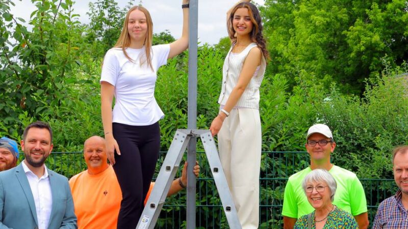 Geschichtsprojekt zu Maria Kann: Ein Schild erinnert an eine mutige Rheinbergerin