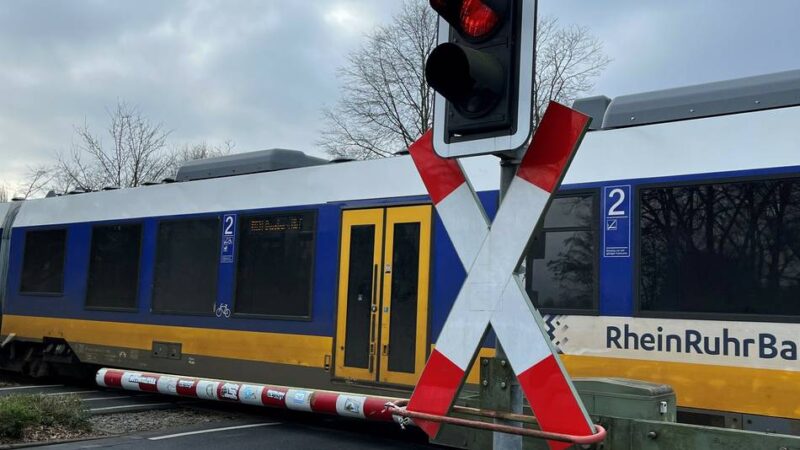 Nachtverkehr in Rheinberg: Drei Bahnübergänge werden wegen Bauarbeiten gesperrt