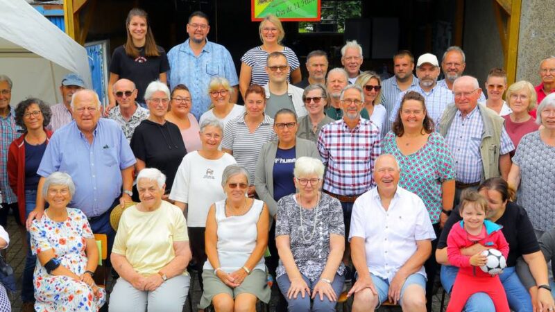 Pumpenfest in Rheinberg: Nachbarschaft „Öm de 11 Hüser“ besteht 90 Jahre