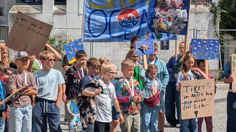 Premiere in der Kinderstadt: Die Kinderstadt zieht für den Umweltschutz durch Wermelskirchen