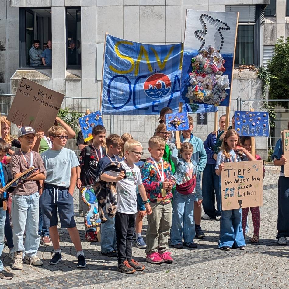 Premiere in der Kinderstadt: Die Kinderstadt zieht für den Umweltschutz durch Wermelskirchen