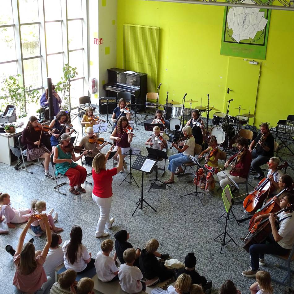 Musikschulfest in Radevormwald: Instrumente zum Schnuppern, Auftritte und ein Ständchen