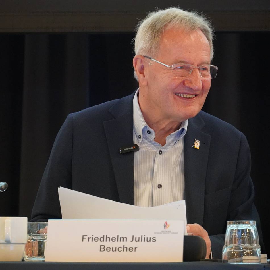 Friedhelm Julius Beucher – umtriebig und sozial: Merkels „politisches Schlachtross“ wird 80