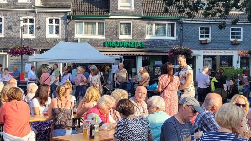 Ausgehen in Radevormwald: Genuss, Gespräche und Sommerfeeling beim Feierabendmarkt
