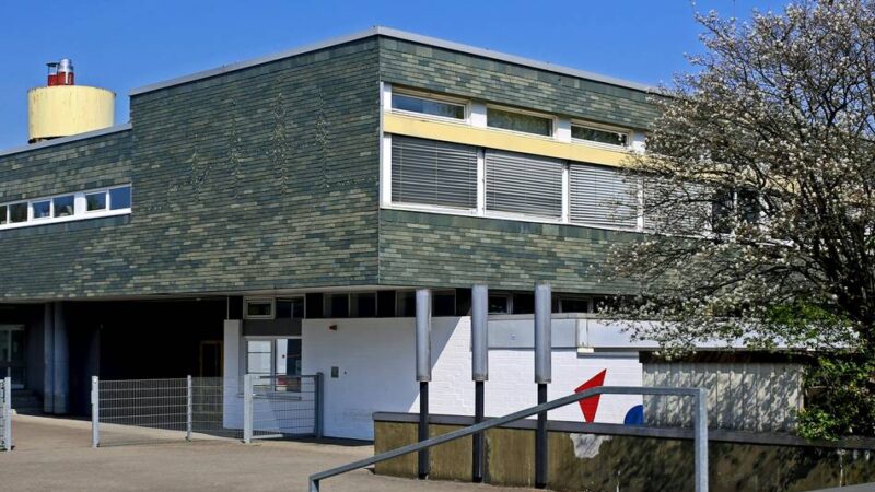 Baustellen in Radevormwald: Drei Baustellen sollen bis zum Schulstart vorankommen