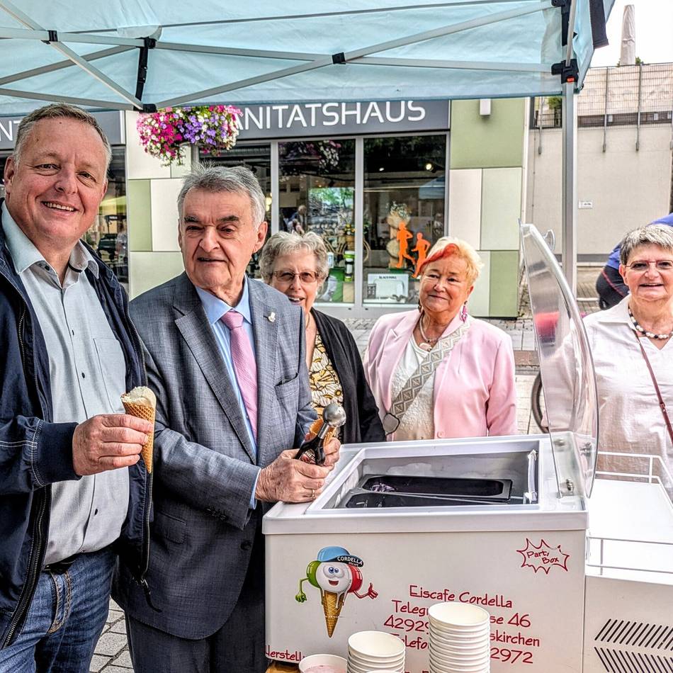 NRW-Innenminister in Wermelskirchen: „Die Altparteien werden sich noch umsehen“