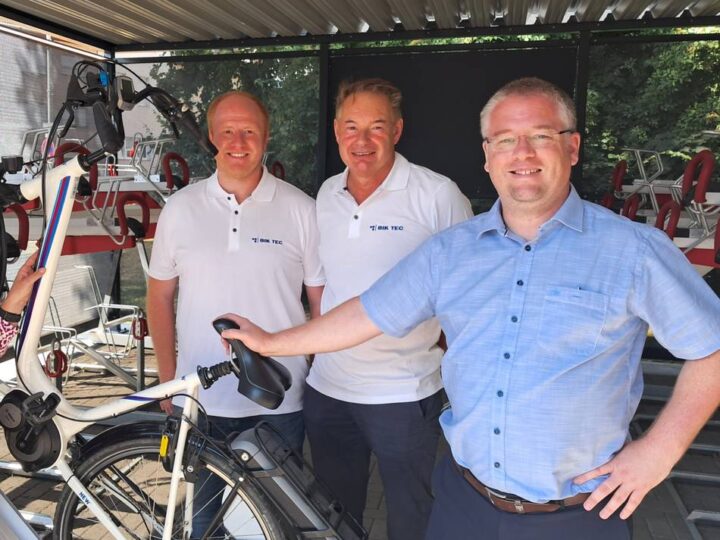 Nahmobilität in Jüchen: Neue Fahrradgarage bietet 40 Plätze für Pendler in Hochneukirch