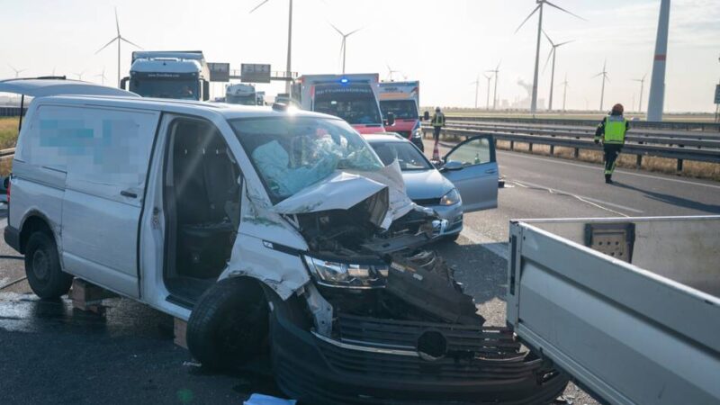 A44n bei Jüchen: Crash auf dem „Tagebau-Highway“ fordert fünf Verletzte – langer Stau
