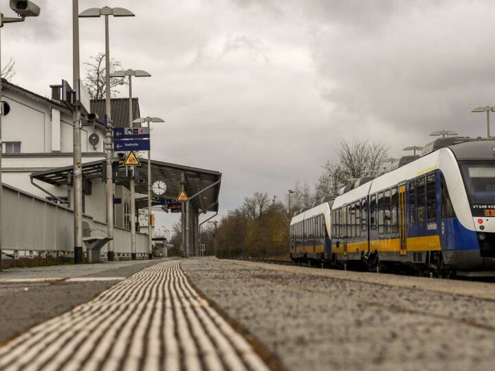 „Das ist schon ziemlich kurios“: Niersexpress fährt auf eigentlich gesperrter Strecke – und kommt nicht an