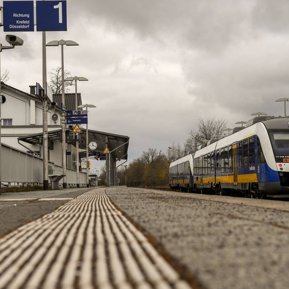 „Das ist schon ziemlich kurios“: Niersexpress fährt auf eigentlich gesperrter Strecke – und kommt nicht an
