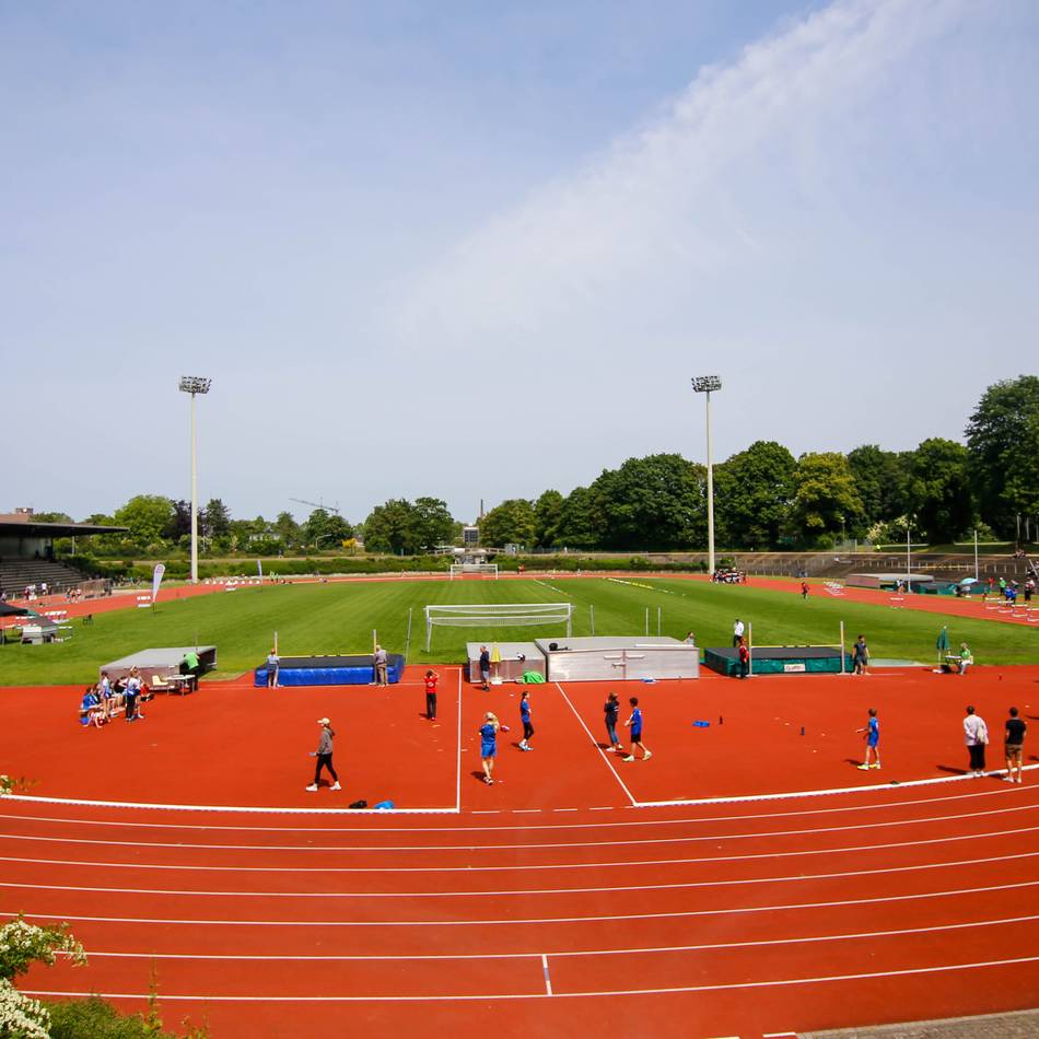 DM in Mönchengladbach: Weltrekordler trifft auf regionale Titelhoffnungen im Grenzlandstadion