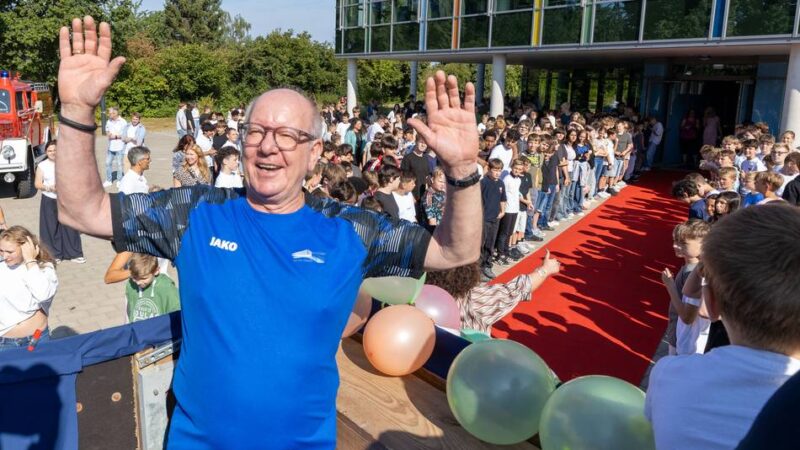 Realschule An der Fleuth in Geldern: Mit Polizeischutz und Blaulicht zur Verabschiedung