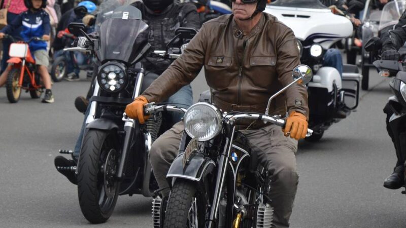 Ausfahrt historischer Motorräder in Radevormwald: Motoren knattern und Herzen schlagen höher