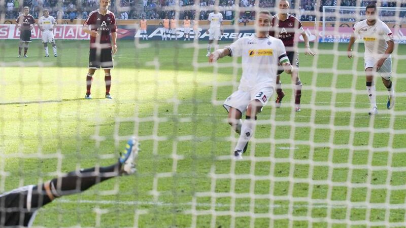 Abwehrspieler ist erster Schütze: Wer zu einem Borussia-Elfmeter antreten kann, wenn Diks mal fehlt