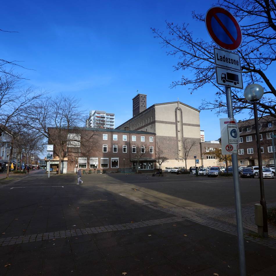 Ferienaktion in Leverkusen: Spiel-Rundlauf soll neues Leben auf Wiesdorfer Marktplatz bringen