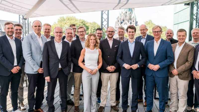 Niedrigwasser in Neuss: „Die Wasserstraße ist das Rückgrat der deutschen Industrie“