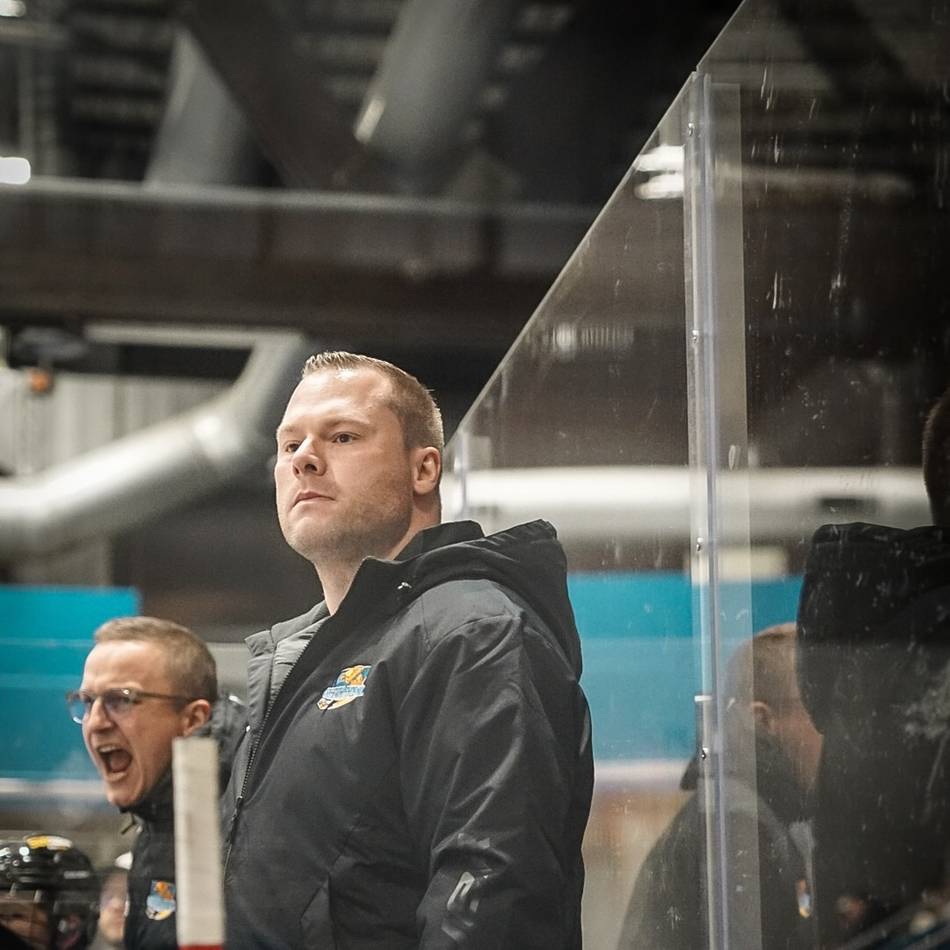 Paukenschlag beim Phoenix: Kurz nach Beförderung – Grefrather EG trennt sich von Headcoach Christian Tebbe