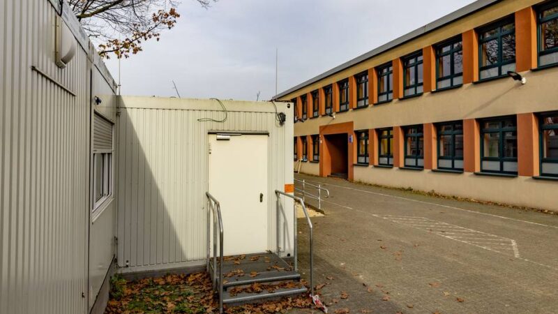 Neue Toiletten, größere Räume: An rund 200 Baustellen an Duisburger Schulen wird in den Ferien gewerkelt
