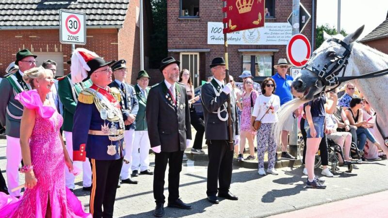 Schützenfest 2026: Nievenheimer Schützen ehren verdiente Mitglieder mit besonderen Orden
