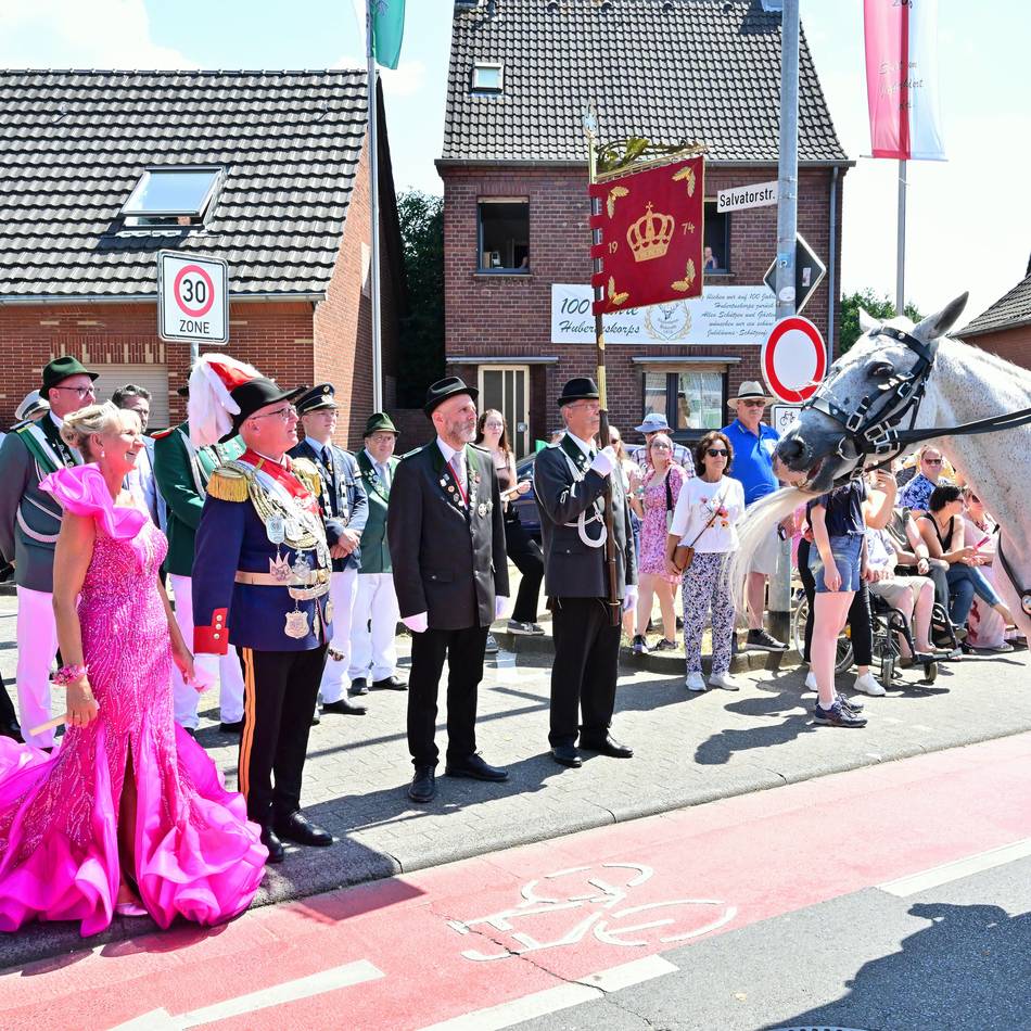 Schützenfest 2026: Nievenheimer Schützen ehren verdiente Mitglieder mit besonderen Orden