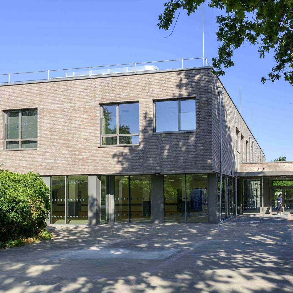 Anbau an Kaarster Grundschule: Bürgermeister rügt Facebook-Video von „Wir für 41564“