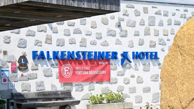 Trainingslager in Österreich beginnt: Übungsplatz und Hotel – hier bereitet Fortuna sich auf die neue Drittliga-Saison vor