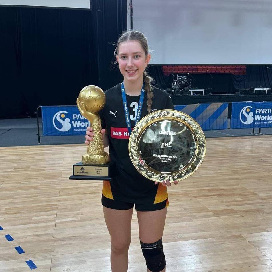 U16-Handball-Nationalmannschaft: Gold in Göteborg – Mia Hinz holt Pokal nach St. Tönis