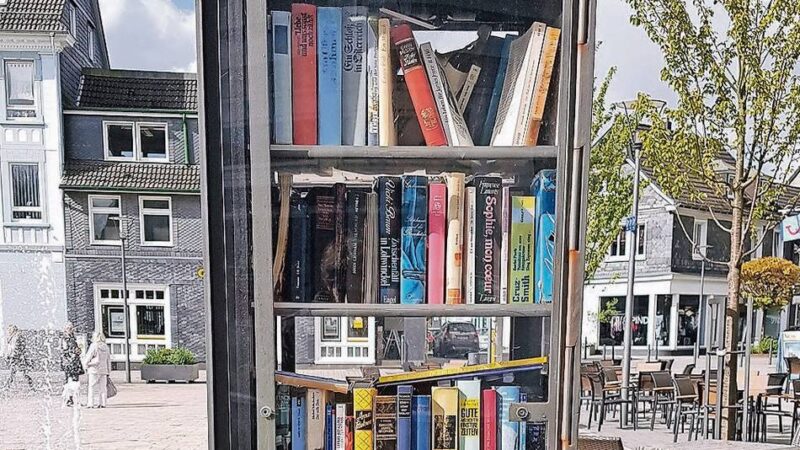 Innenstadt von Radevormwald: Bücherschrank und Sitzgelegenheiten werden erneuert