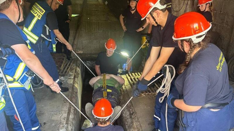 Berufsfeuerwehrtag in Hückeswagen: Feuerwehrnachwuchs übt 24 Stunden für den Ernstfall