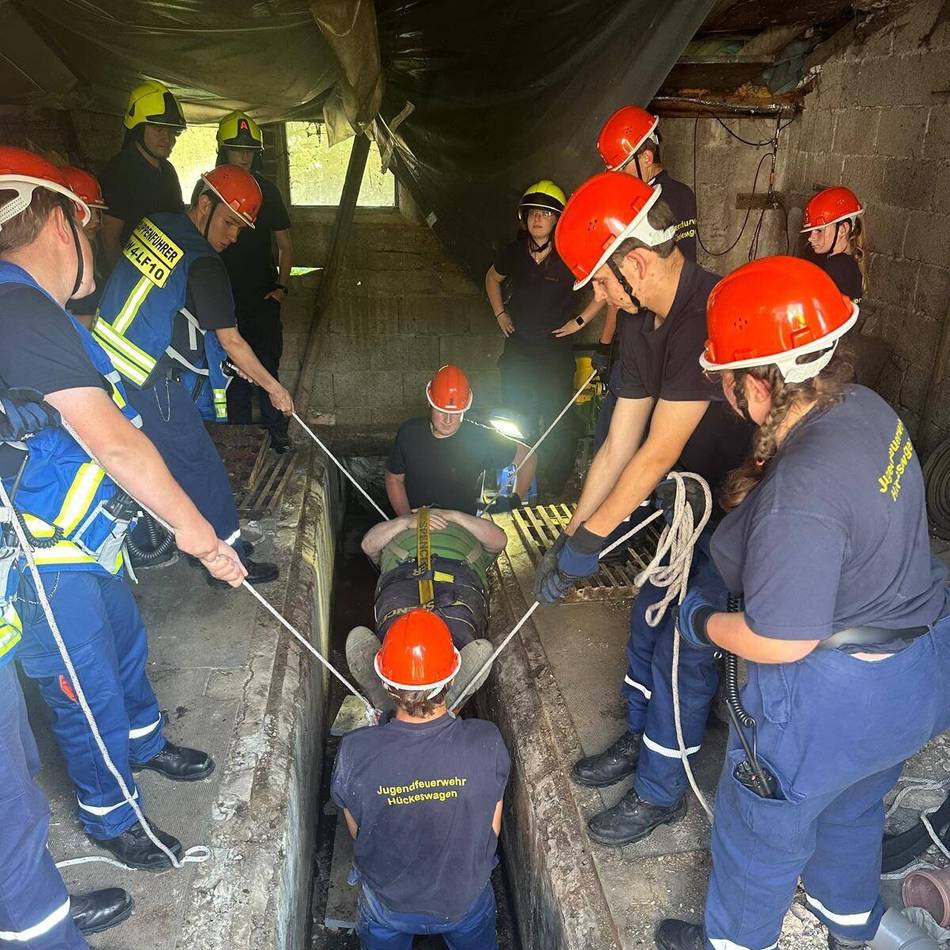 Berufsfeuerwehrtag in Hückeswagen: Feuerwehrnachwuchs übt 24 Stunden für den Ernstfall