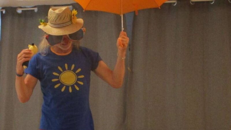 Aktion im Hückeswagener Arche-Kindergarten: Sommer, Sonne, Sonnenschutz – „Nachhilfe“ mit Clown Zitzewitz
