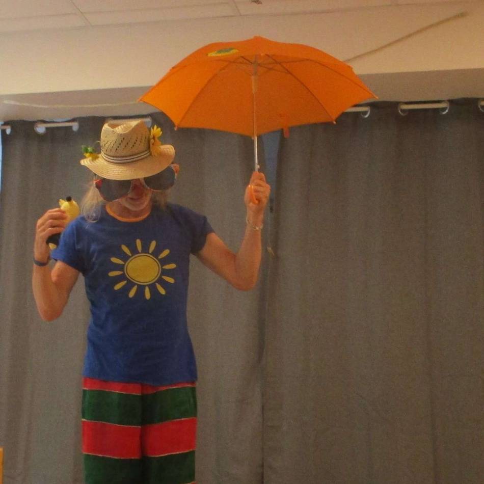 Aktion im Hückeswagener Arche-Kindergarten: Sommer, Sonne, Sonnenschutz – „Nachhilfe“ mit Clown Zitzewitz